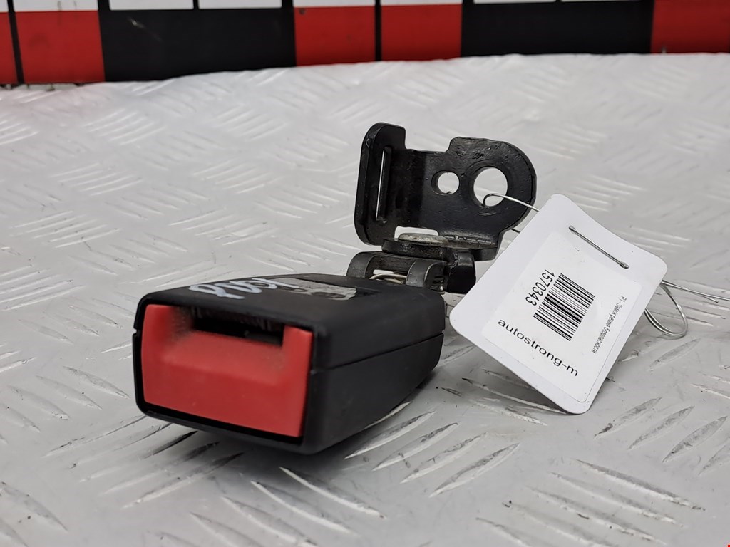 Замок ремня безопасности (преднатяжитель ремня безопасности) Volkswagen Passat 7 (2012-2015)