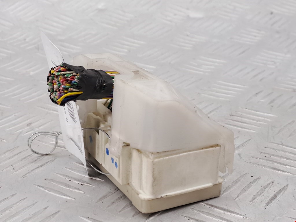 Датчик уровня в бачок омывателя TOYOTA Avensis 2009-2015