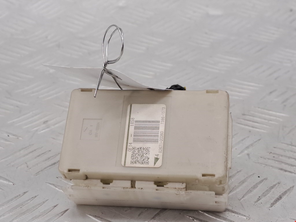 Датчик уровня в бачок омывателя TOYOTA Avensis 2009-2015