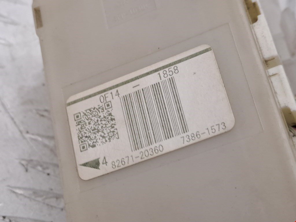 Датчик уровня в бачок омывателя TOYOTA Avensis 2009-2015