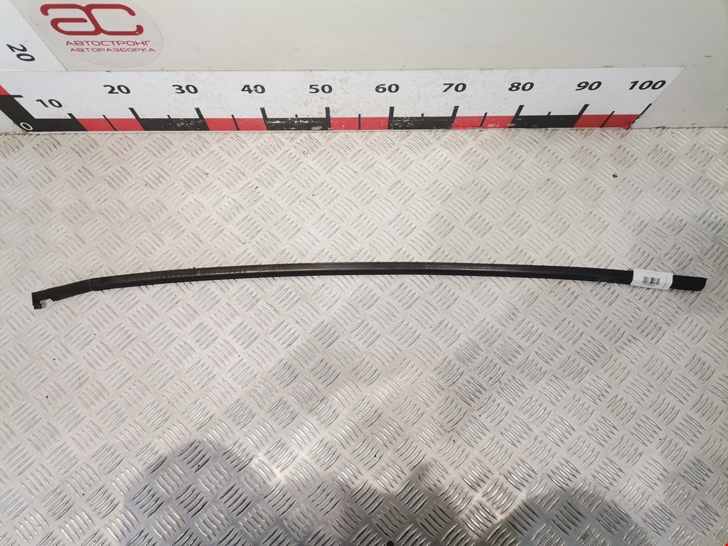 Накладка декоративная (молдинг) стекла двери передней левой Volkswagen Caddy 3 (2004-2015)