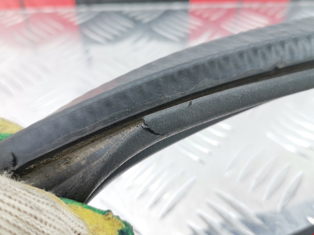 Уплотнитель двери AUDI Q7 I 2006-2015