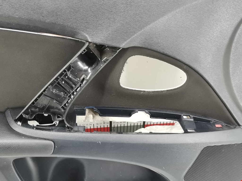 Обшивка двери передняя левая TOYOTA Avensis 2009-2015