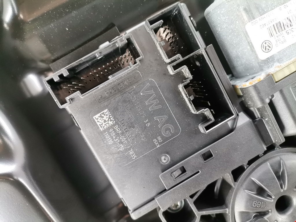 Стеклоподъемник передний правый VOLKSWAGEN Passat B7 2011-2015