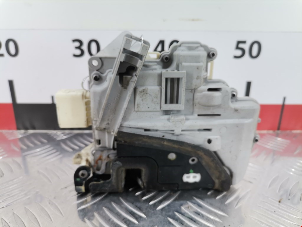 Замок двери передней правой VOLKSWAGEN Passat B7 2011-2015