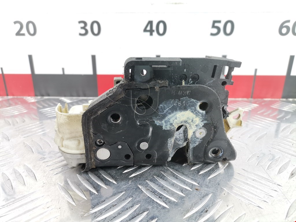 Замок двери передней правой VOLKSWAGEN Passat B7 2011-2015