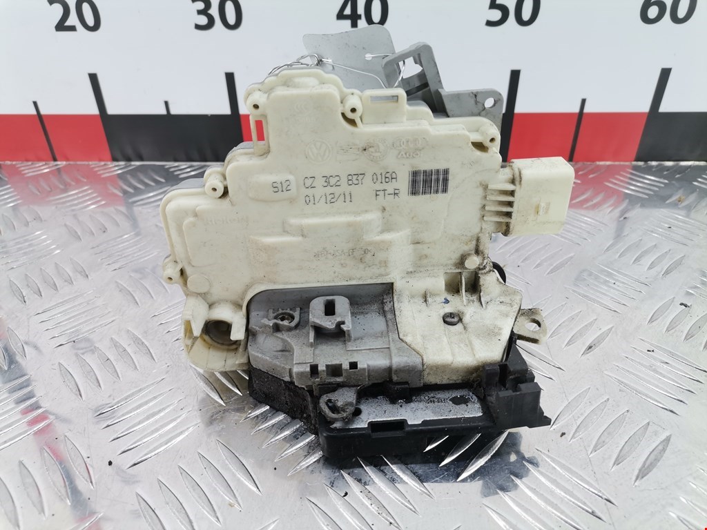 Замок двери передней правой VOLKSWAGEN Passat B7 2011-2015