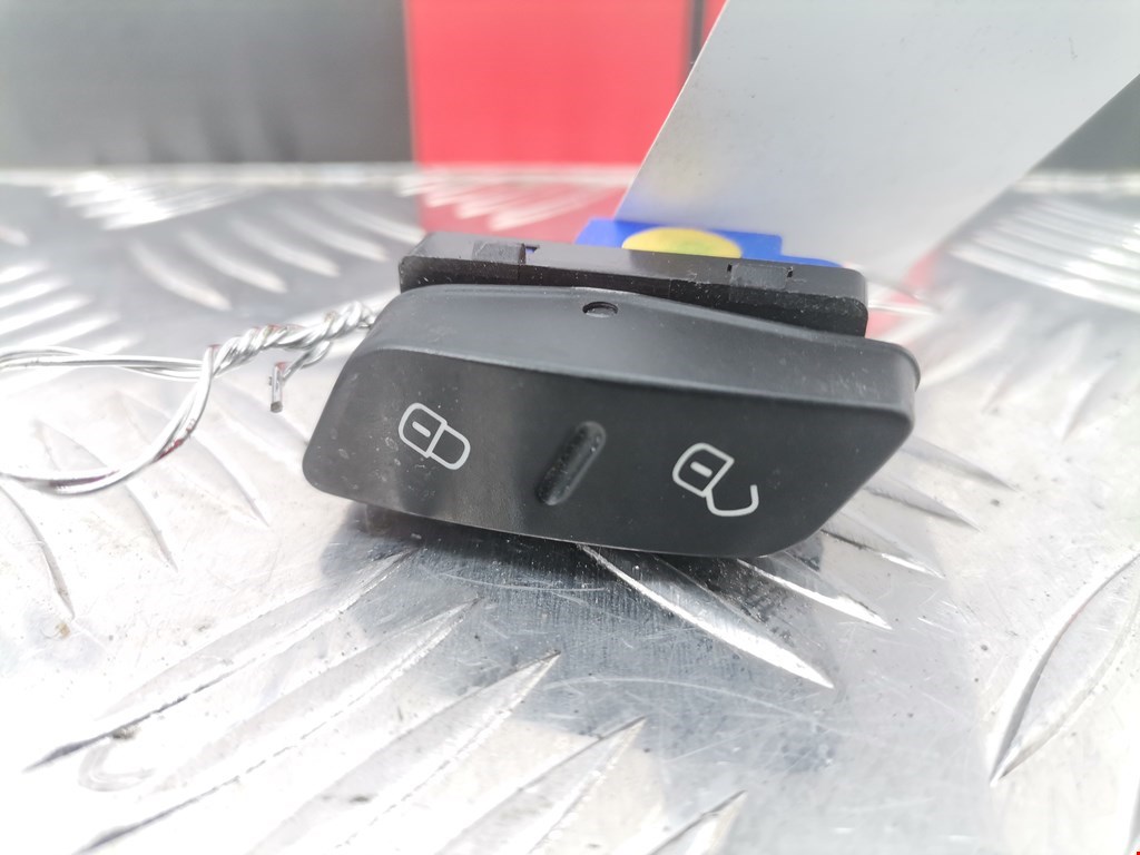 Кнопка центрального замка VOLKSWAGEN Passat B7 2011-2015