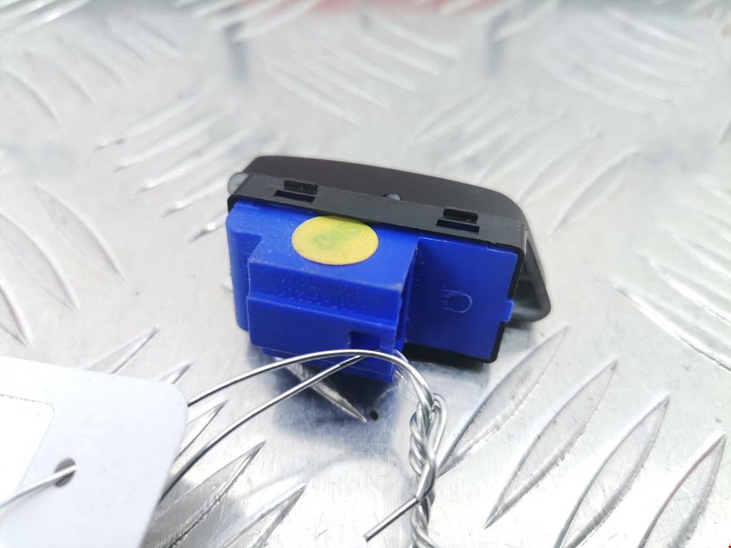 Кнопка центрального замка VOLKSWAGEN Passat B7 2011-2015