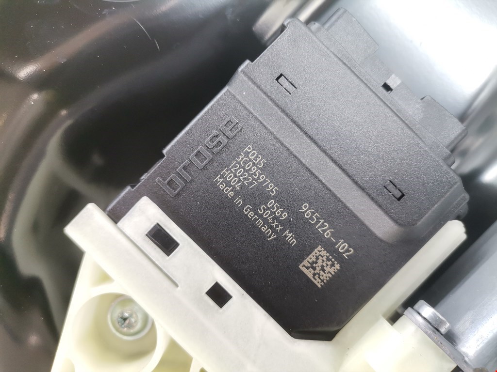 Стеклоподъемник задний левый VOLKSWAGEN Passat B7 2011-2015