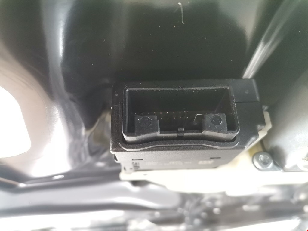 Стеклоподъемник задний левый VOLKSWAGEN Passat B7 2011-2015