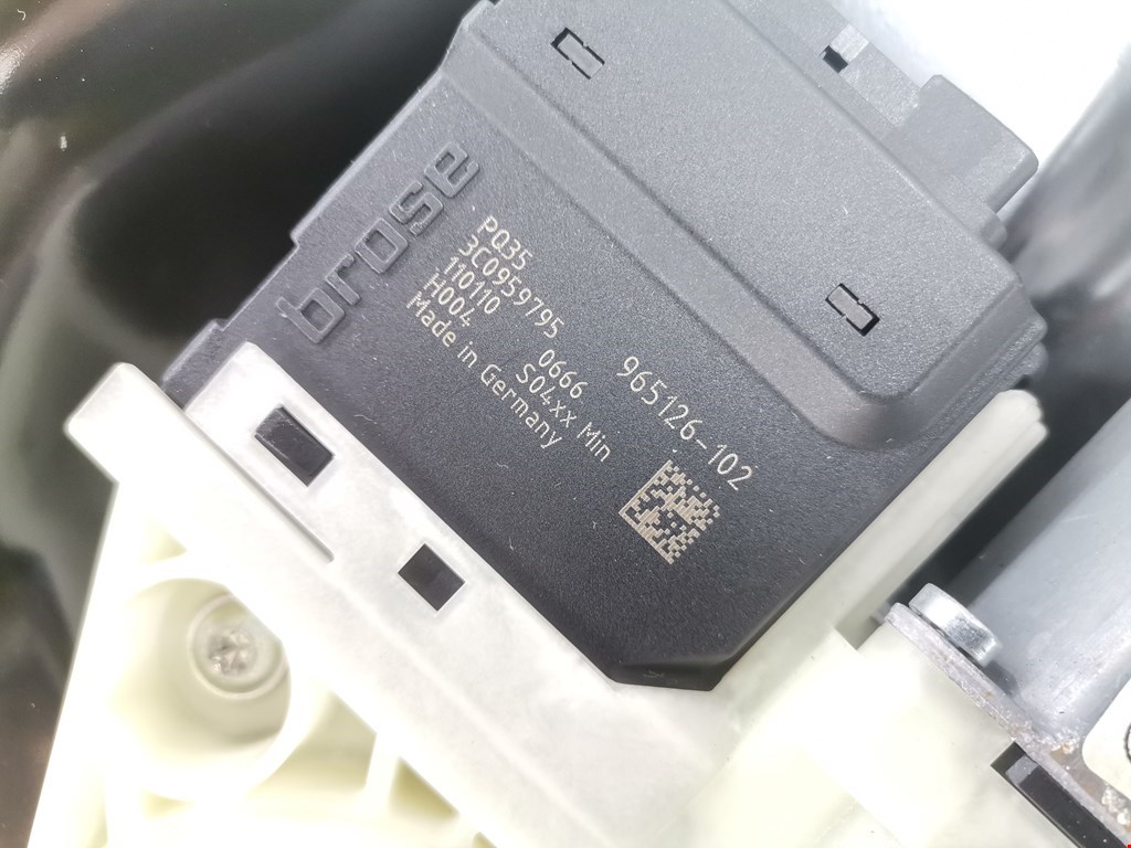 Стеклоподъемник задний левый VOLKSWAGEN Passat B7 2011-2015