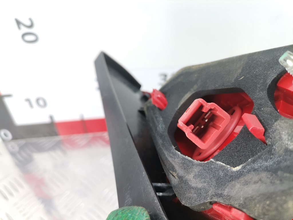 Фонарь задний внутренний правый PEUGEOT Partner 2008-2018