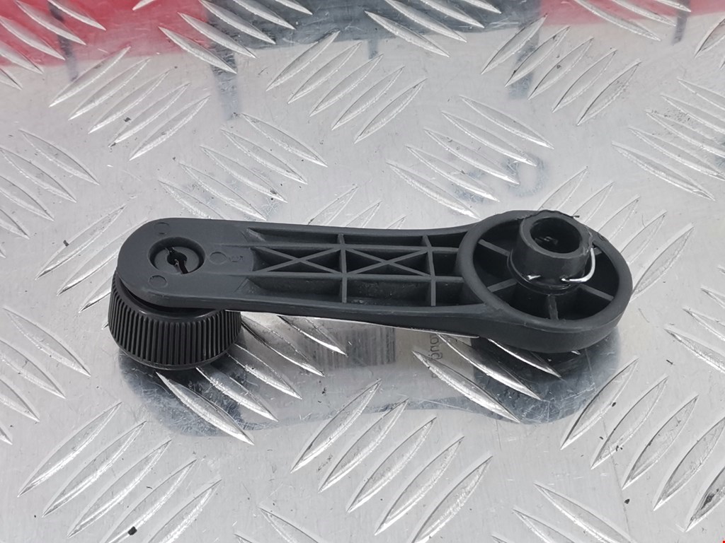 Ручка стеклоподъемника HYUNDAI i30 2007-2012