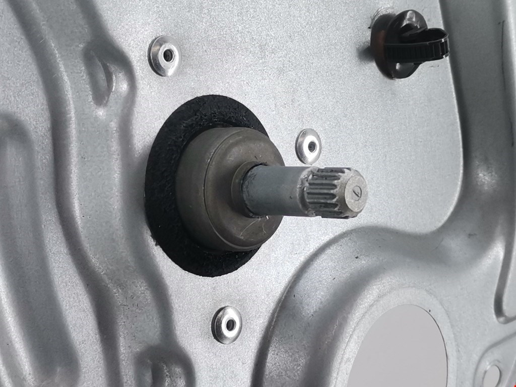 Стеклоподъемник задний левый HYUNDAI i30 2007-2012