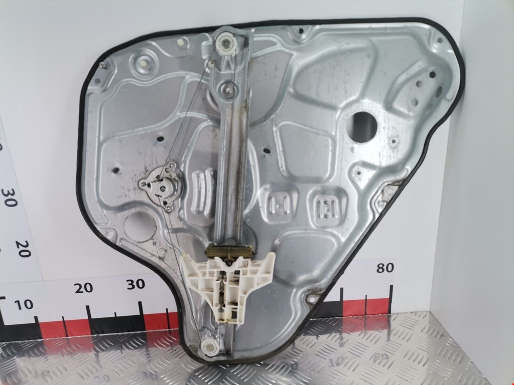 Стеклоподъемник задний левый HYUNDAI i30 2007-2012