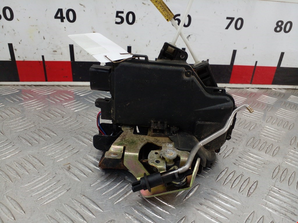 Замок двери задней левой AUDI A6 C5 1997-2004