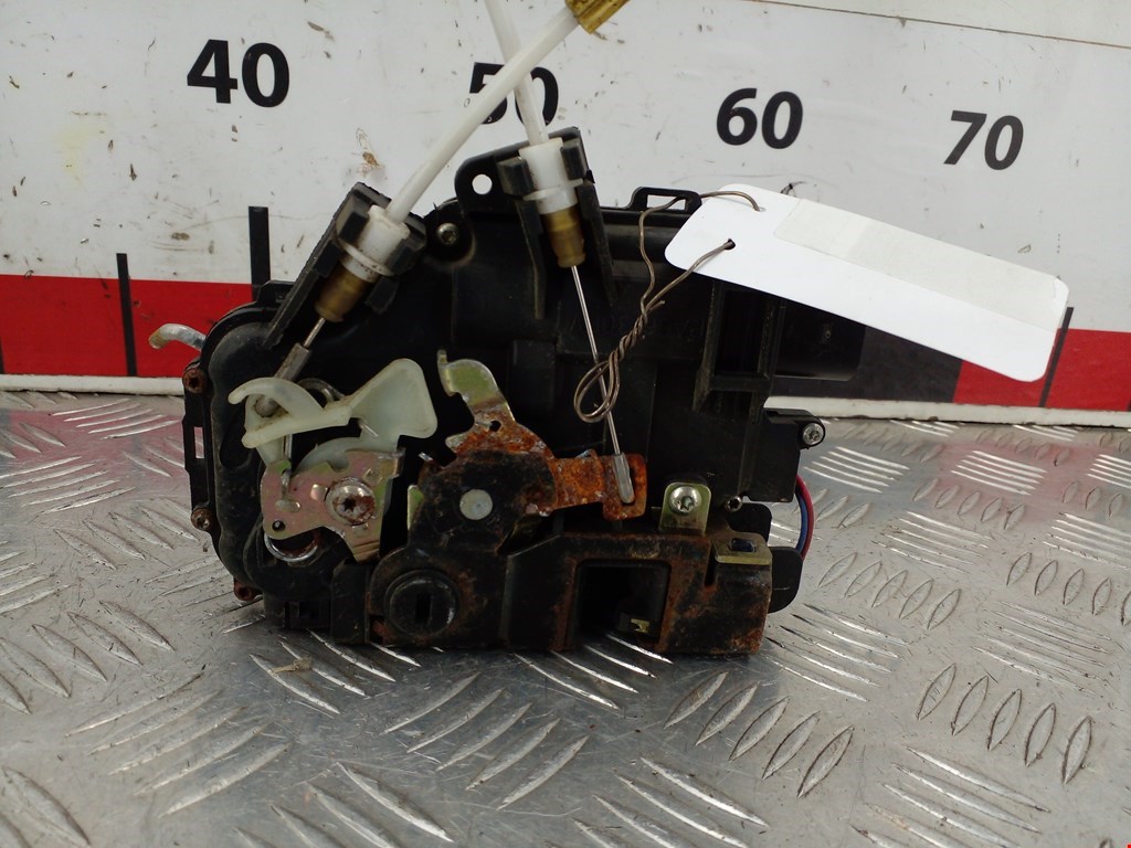 Замок двери задней левой AUDI A6 C5 1997-2004