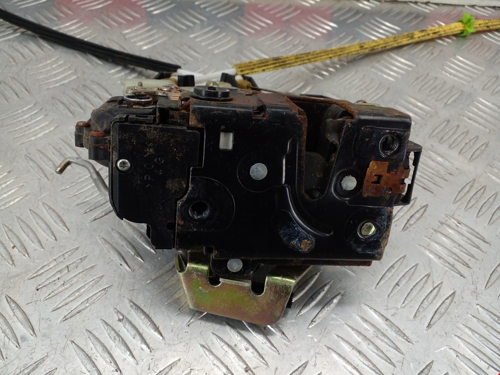 Замок двери задней левой AUDI A6 C5 1997-2004