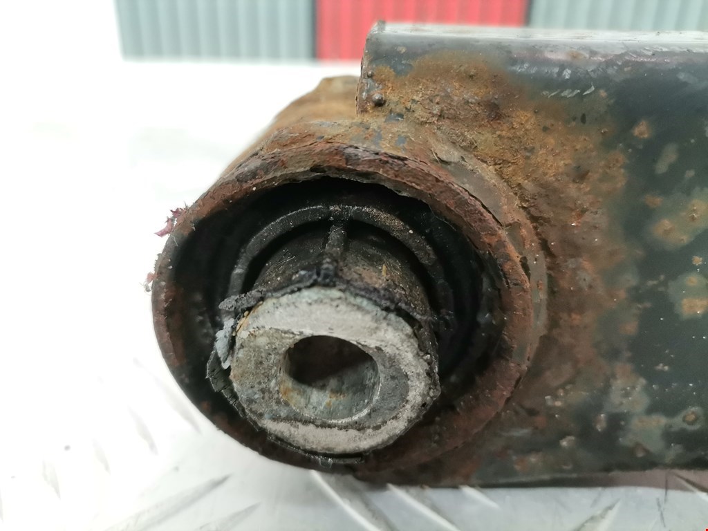 Рычаг задний правый VOLKSWAGEN Touran 2003-2010