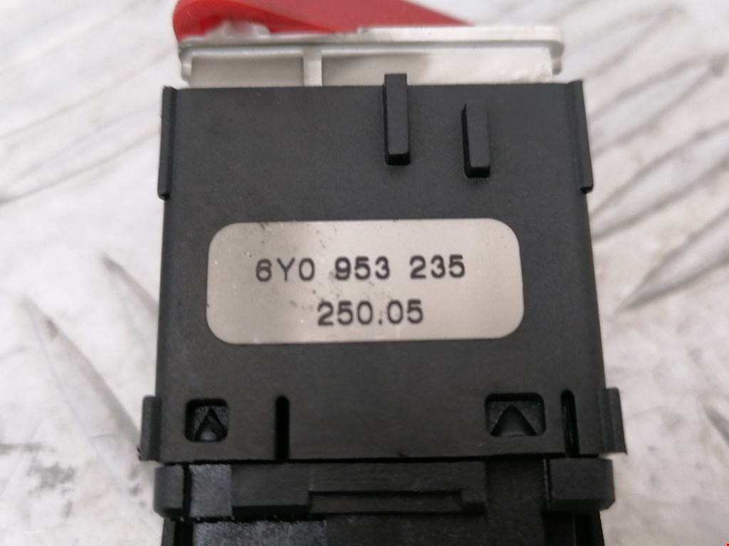 Кнопка аварийной сигнализации (аварийки) SKODA Fabia MK1 1999-2006