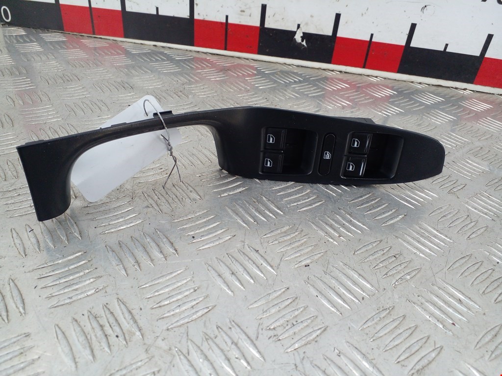 Блок управления стеклоподъемниками Volkswagen Jetta 6 (2010-2018)