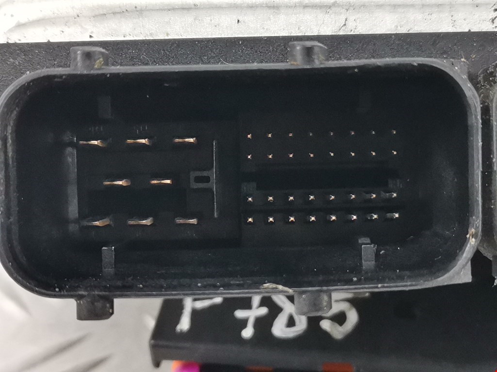 Блок управления двигателя (ЭБУ) VOLKSWAGEN Polo IV 2001-2009