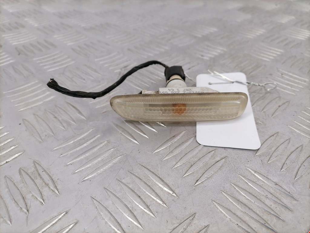 Повторитель указателя поворота левый BMW 3-Series (E46) (1998-2007)