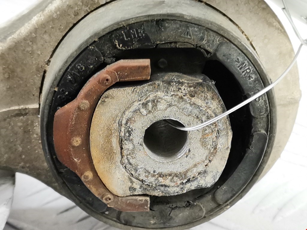 Рычаг передний правый AUDI A4 B6 2001-2005