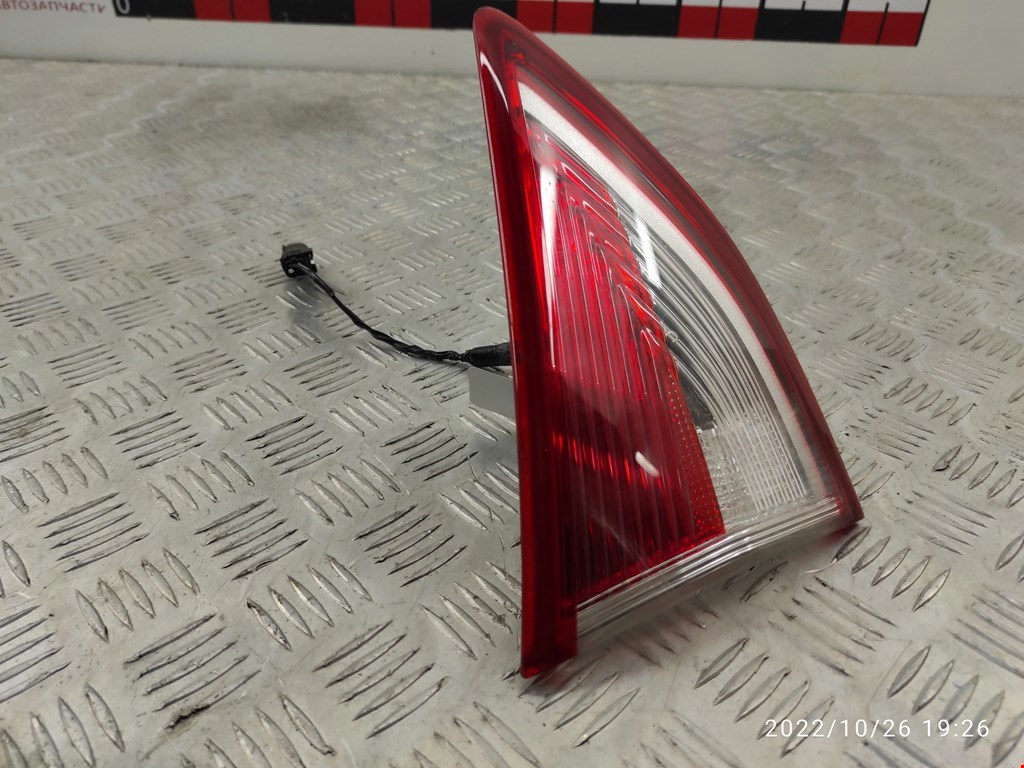 Фонарь задний внутренний правый FORD Escape 2012-2015