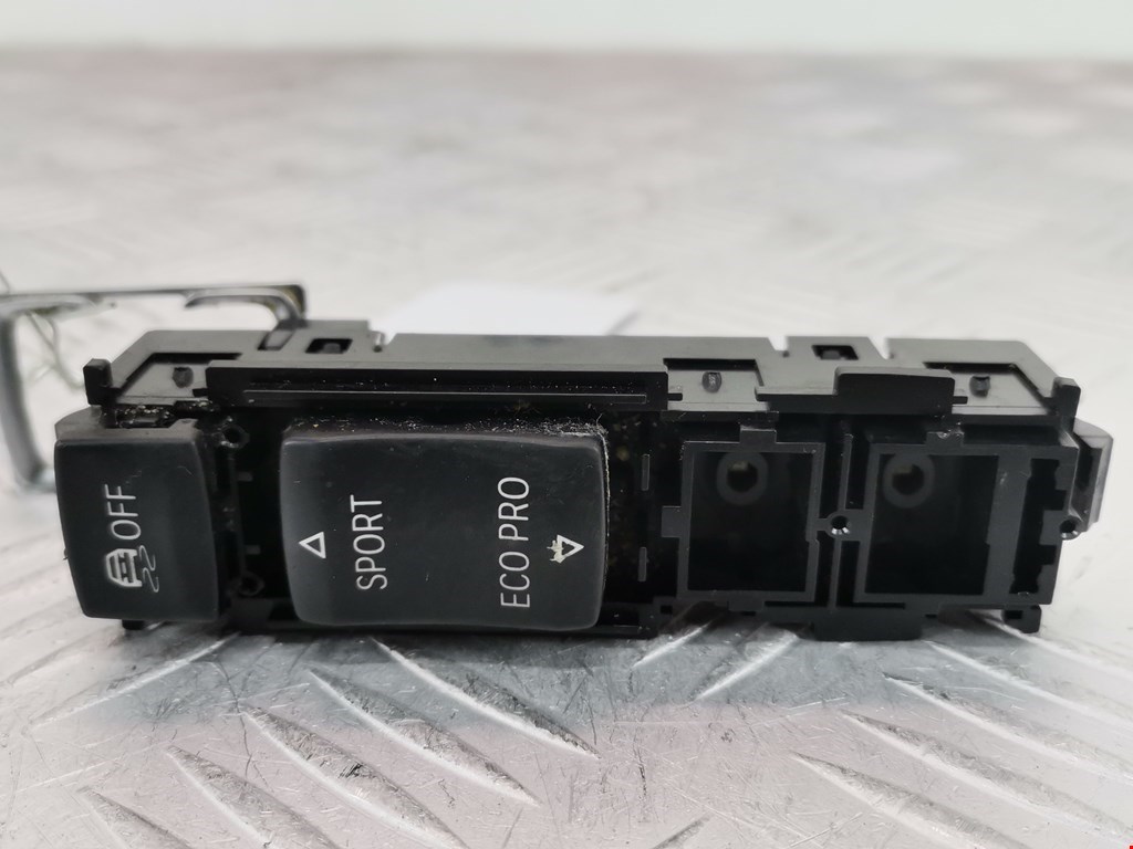 Кнопка антипробуксовочной системы BMW 3er F30/F31/F80 2011-2019