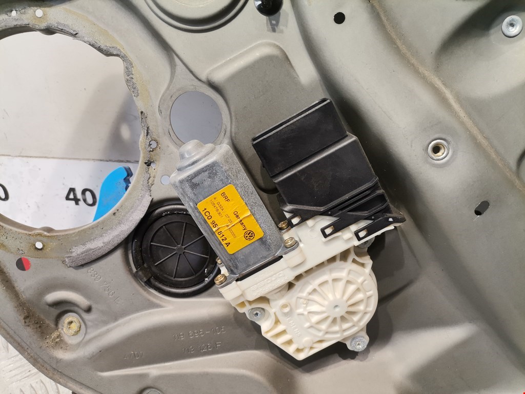 Стеклоподъемник задний правый VOLKSWAGEN Bora 1998-2005