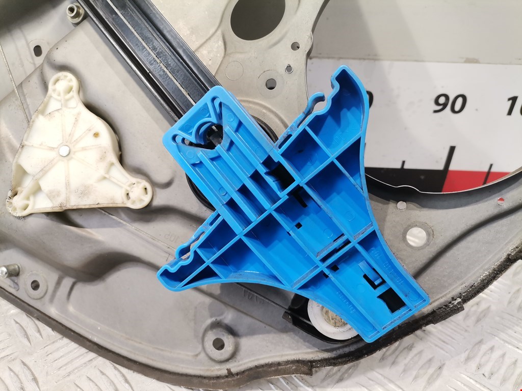 Стеклоподъемник задний правый VOLKSWAGEN Bora 1998-2005