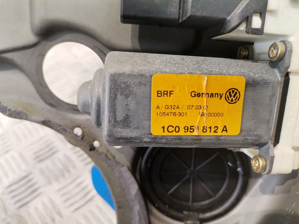 Стеклоподъемник задний правый VOLKSWAGEN Bora 1998-2005