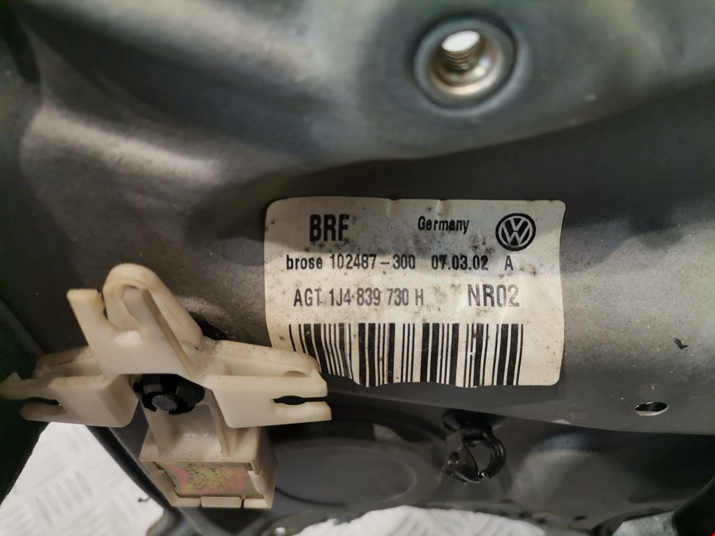 Стеклоподъемник задний правый VOLKSWAGEN Bora 1998-2005