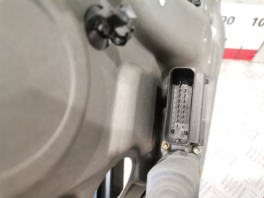 Стеклоподъемник задний правый VOLKSWAGEN Bora 1998-2005