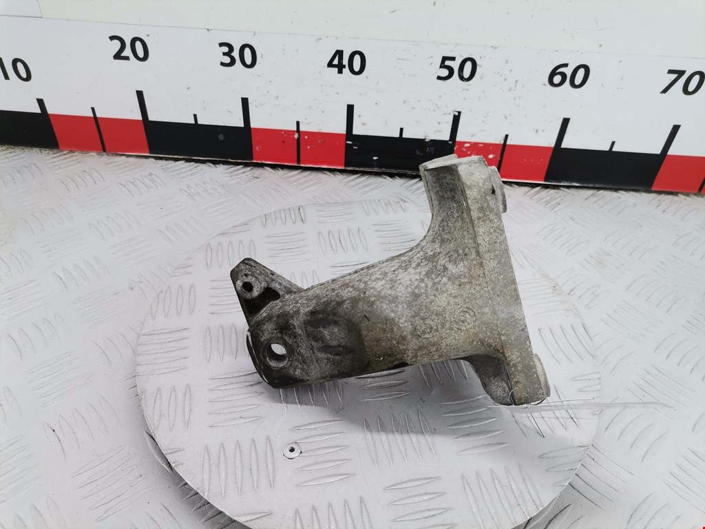 Кронштейн (крепление лапа) двигателя BMW 3-Series (F30/F31/F34/F35) (2011-2020)