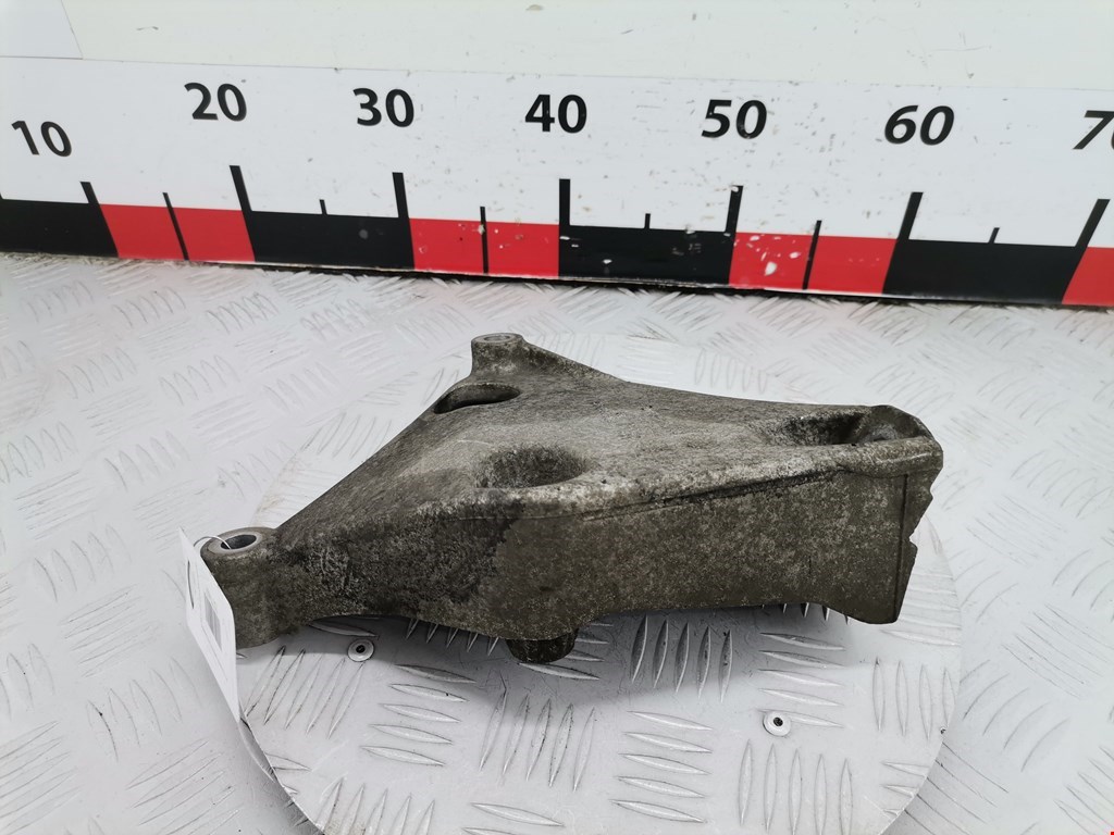 Кронштейн (крепление лапа) двигателя BMW 3-Series (F30/F31/F34/F35) (2011-2020)