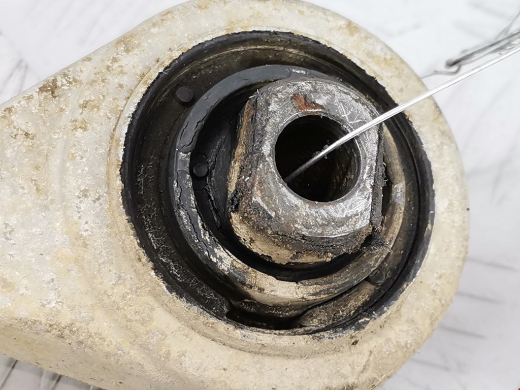 Рычаг передний правый AUDI A4 B5 1995-2001