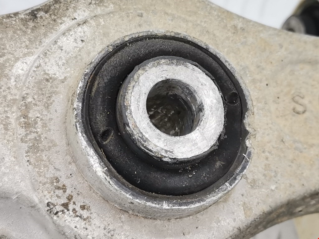 Рычаг передний правый AUDI A4 B5 1995-2001