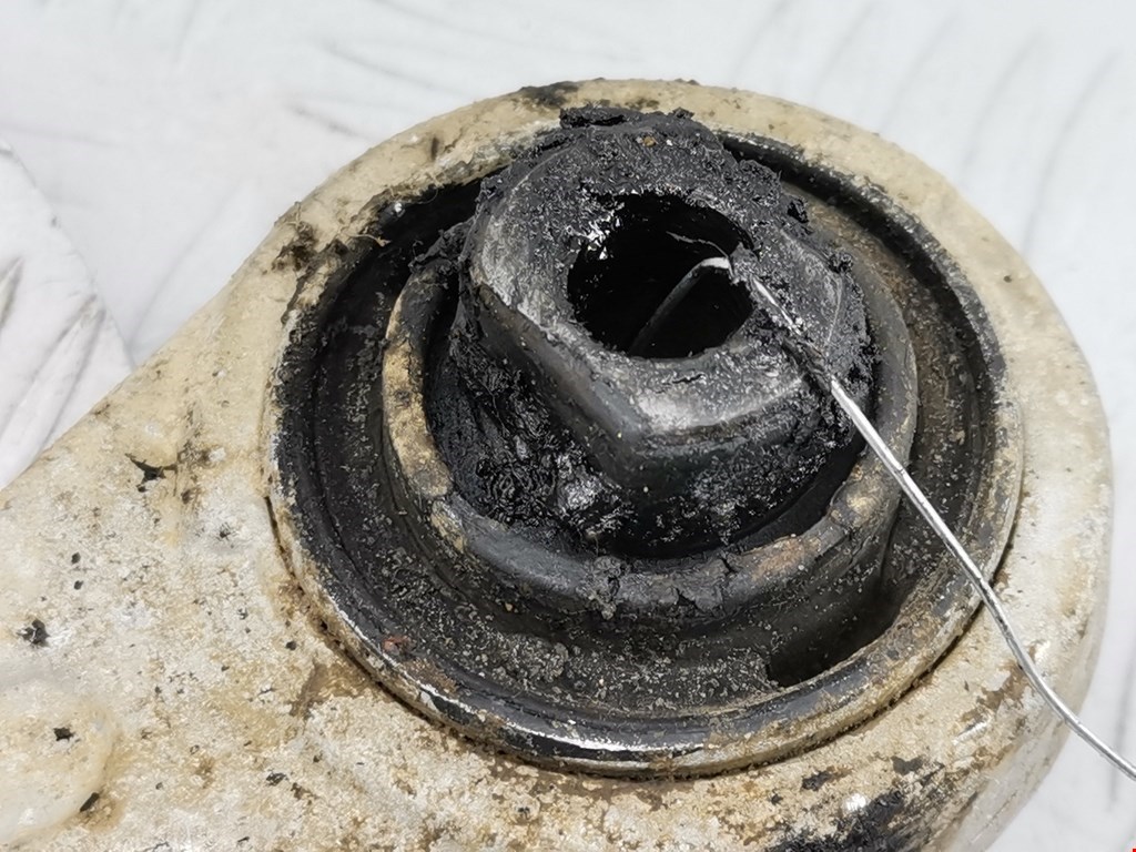 Рычаг передний правый AUDI A4 B5 1995-2001