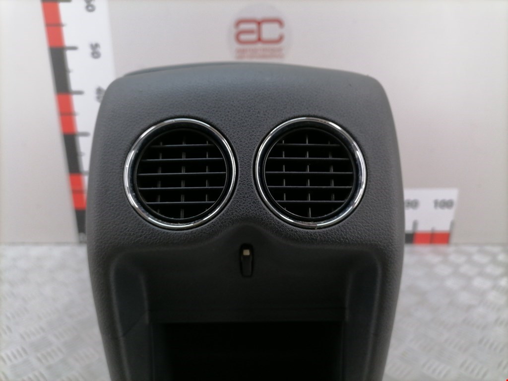 Подлокотник в салон PEUGEOT Partner 2008-2018