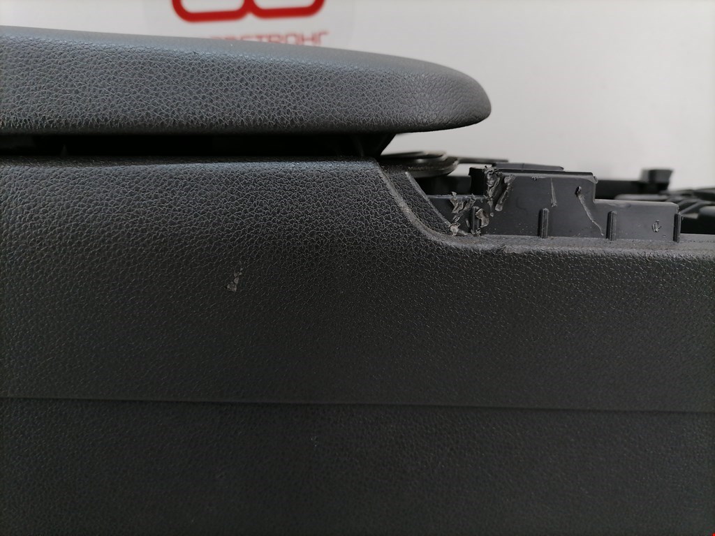 Подлокотник в салон PEUGEOT Partner 2008-2018