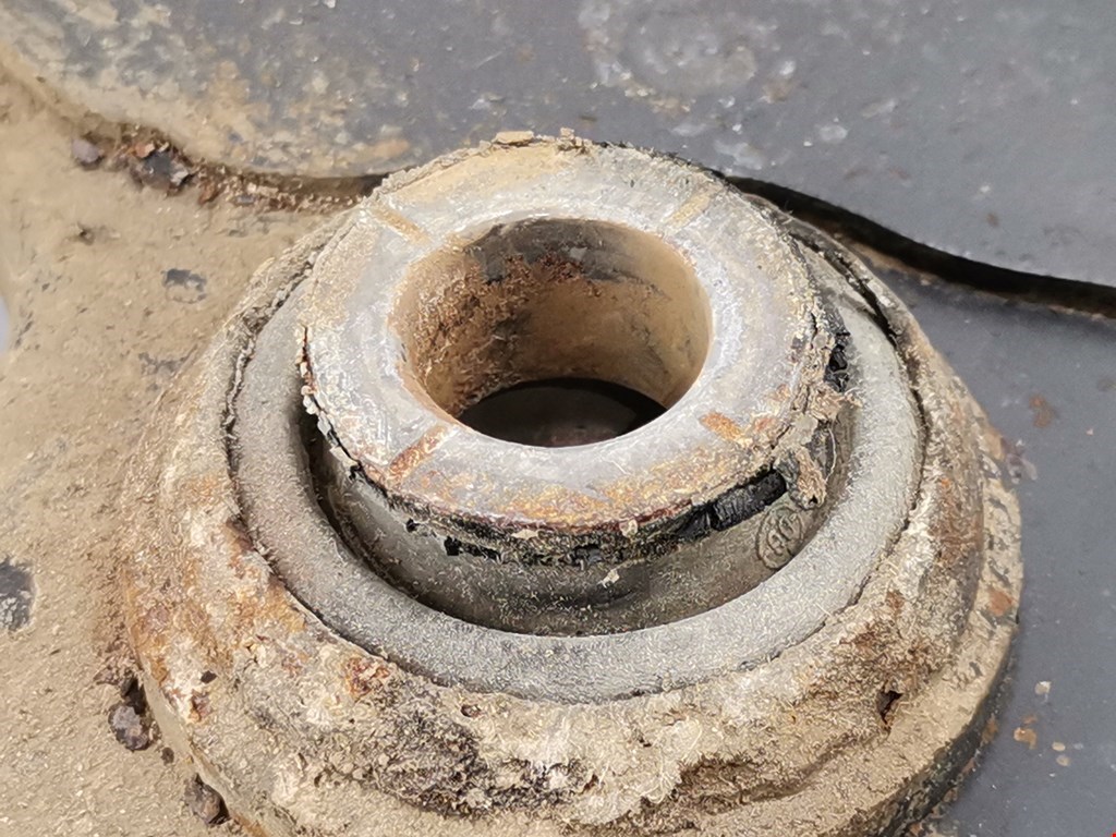 Рычаг передний левый RENAULT Trafic II 2001-2014