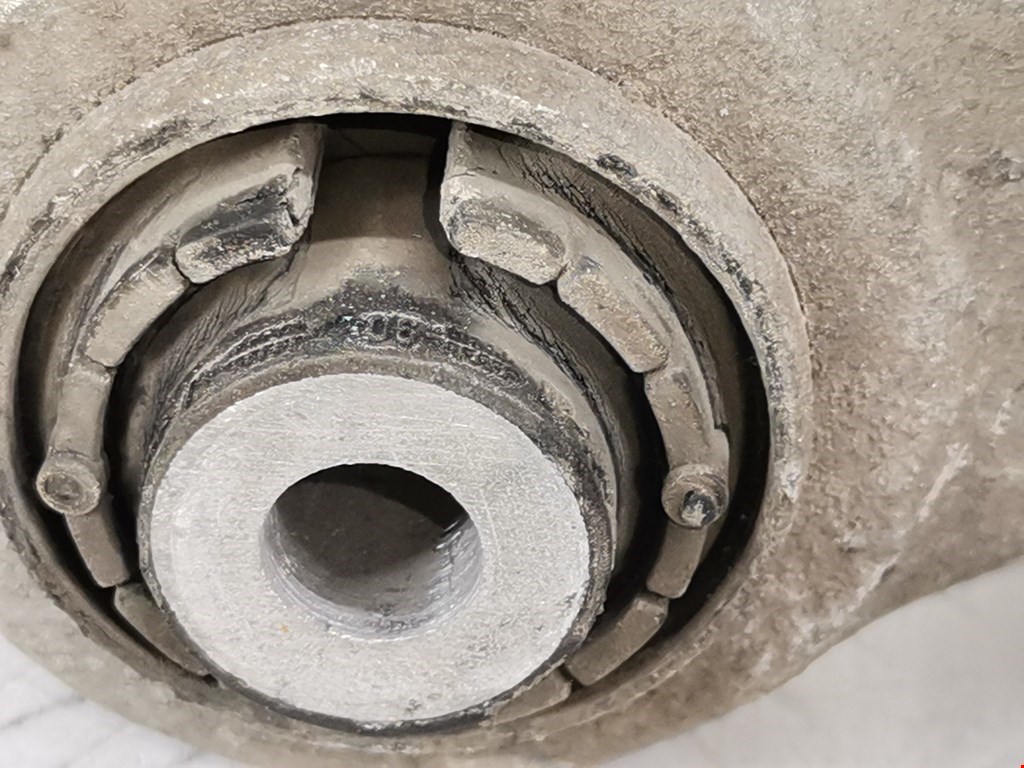 Рычаг передний левый AUDI A4 B8 2007-2015