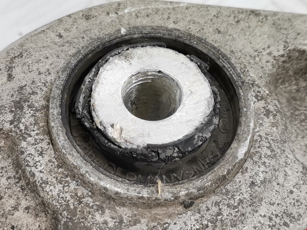 Рычаг передний левый AUDI A4 B8 2007-2015