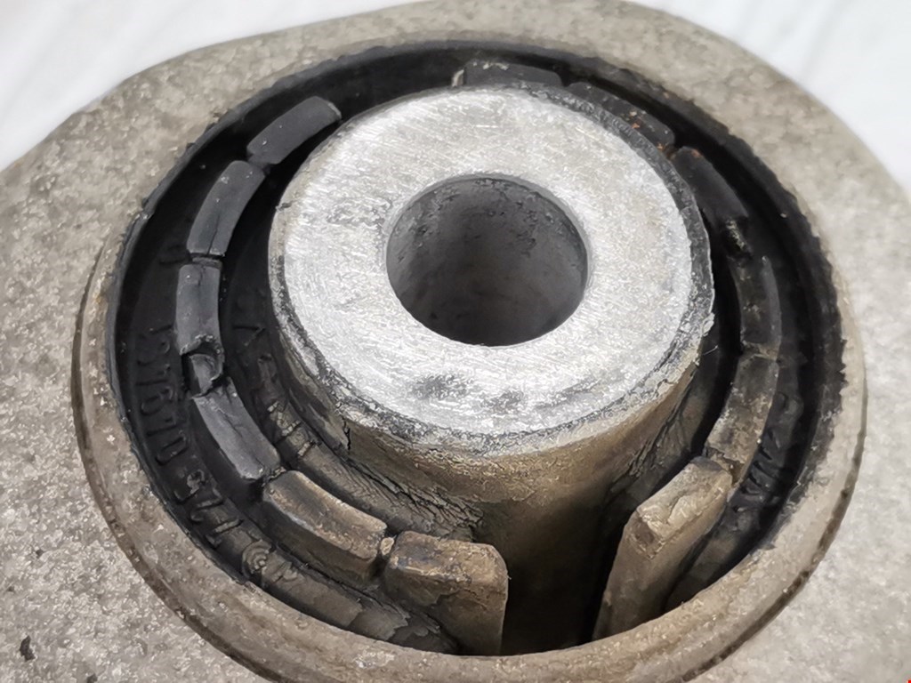 Рычаг передний левый AUDI A4 B8 2007-2015