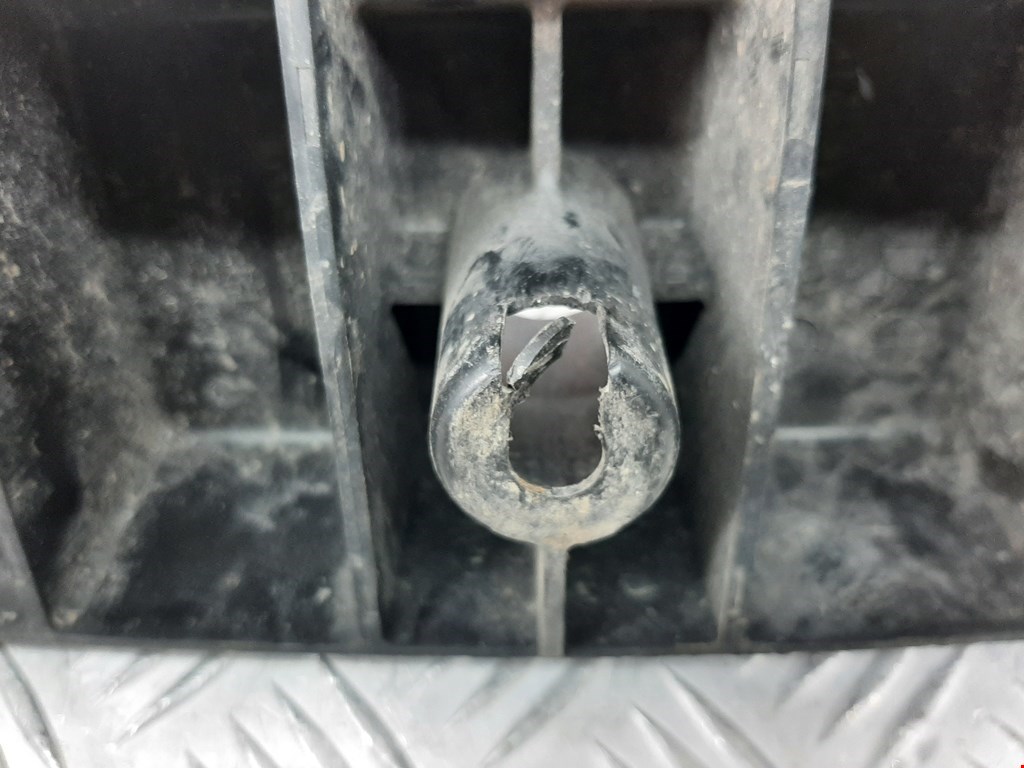 Кронштейн переднего бампера центральный SUBARU Legacy 2003-2009