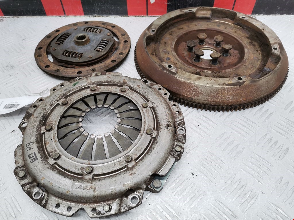 Маховик (демпфер сцепления) OPEL Corsa C 2000-2006