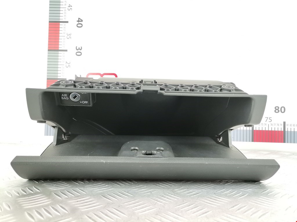 Бардачок VOLKSWAGEN Polo IV 2001-2009